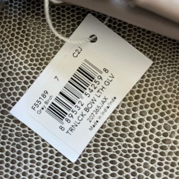 Coach soft leather gloves with bow detail NWT - Picture 6 of 6